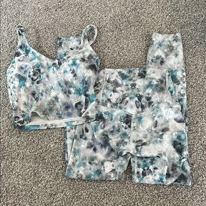 Lululemon Athletica Blue and Gray Patterned Leggings Set